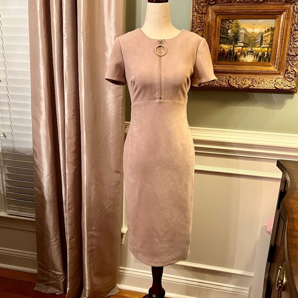NWOT Calvin Klein Faux Suede Zip Front Sheath Dress in Beige Tan Size 6 - Picture 1 of 2